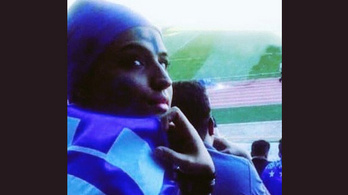 Meghalt a stadionból kitiltott iráni futballrajongó nő, aki a bíróság előtt felgyújtotta magát