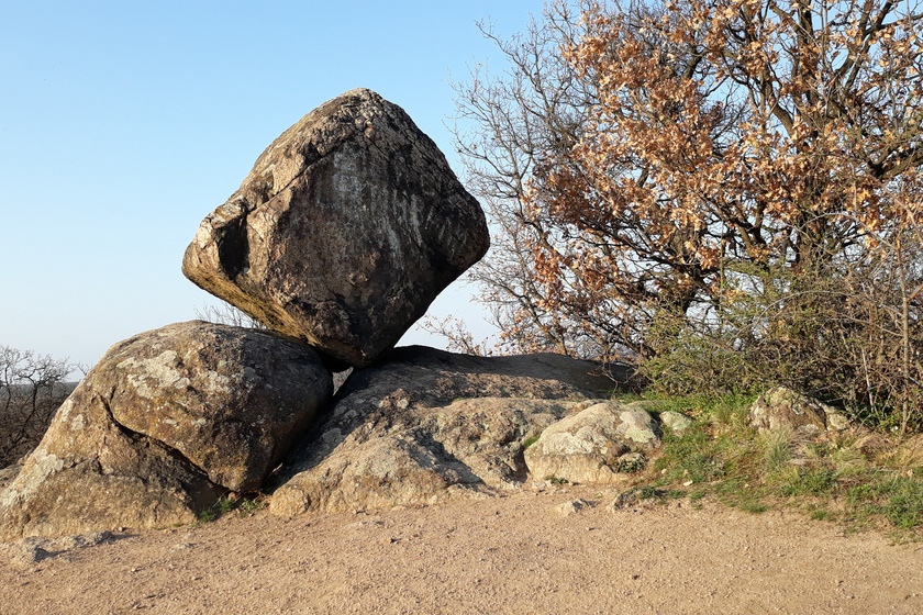 Sokan a magyar Stonehenge-ként emlegetik: a Velencei-hegység ingóköveinek legendái
