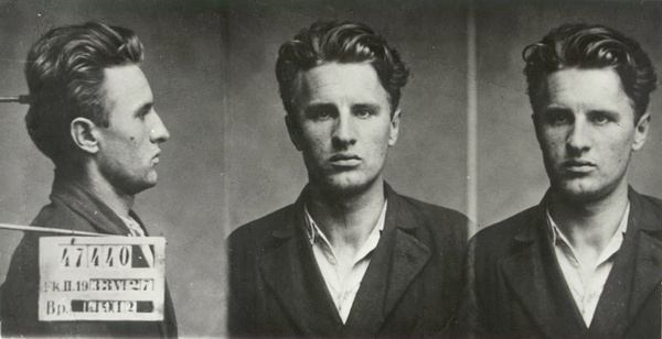 1933. Kádár, a letartóztatott illegális kommunista.
                        