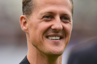 Friss hírek Michael Schumacherről - Az egykori versenyzőt családja titokban hazavitte a kórházból