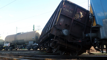 Reggelre állt helyre a vonatközlekedés, miután kisiklott egy tehervonat Miskolcon