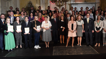 Lovasi András, Oberfrank Pál és Novák Katalin is Családok Angyala díjat kapott