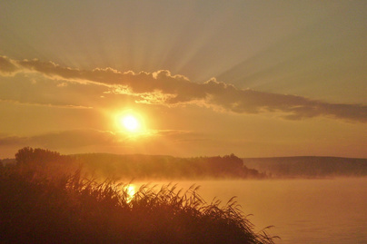 Egy valóságos csoda, ahogy a hajnali ködben megcsillan a tó: a Rakaca-víztározó képeslapra illik
