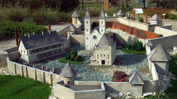 Az egri vár volt igazgatója azzal vádolja Nyitrai Zsoltot, hogy meg akarta sarcolni a vár felújítására szánt pénzt