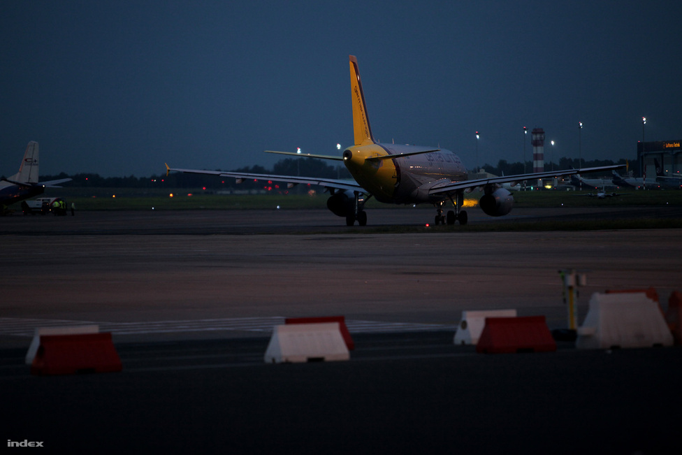 Esti fények 2012. május 29-én, amikor  a Germanwings stuttgarti járata utolsóként hagyta el a repülőteret.