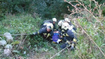 12 méteres szakadékba zuhant egy idős férfi Salgótarjánban, alpinisták mentették ki