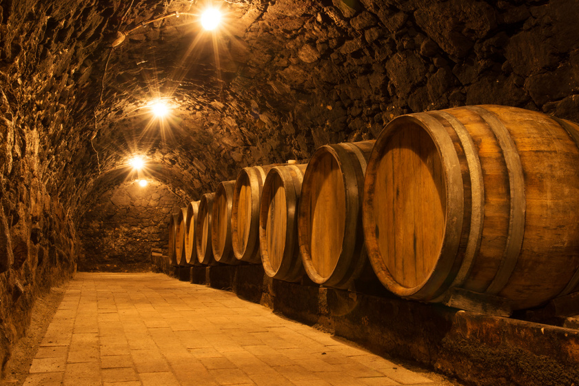 A világ legdrágább bora magyar, és kristálykanállal fogyasztják: egy palack több százezer forint