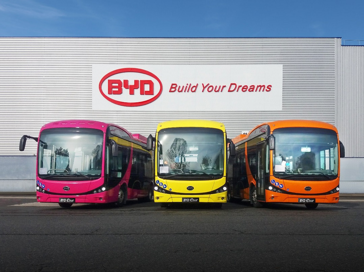 A BYD France-tól tavaly vásárolt három elektromos midit a város. Az ígéretek szerint újabb elektromos buszok jöhetnek hamarosan