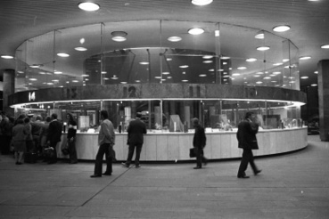 Déli pályaudvar, pénztárcsarnok. 1979.