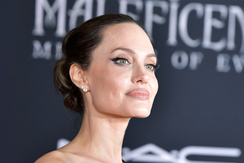 Angelina Jolie csillogó estélyiben ragyogott a premieren - Gyerekei is elkísérték