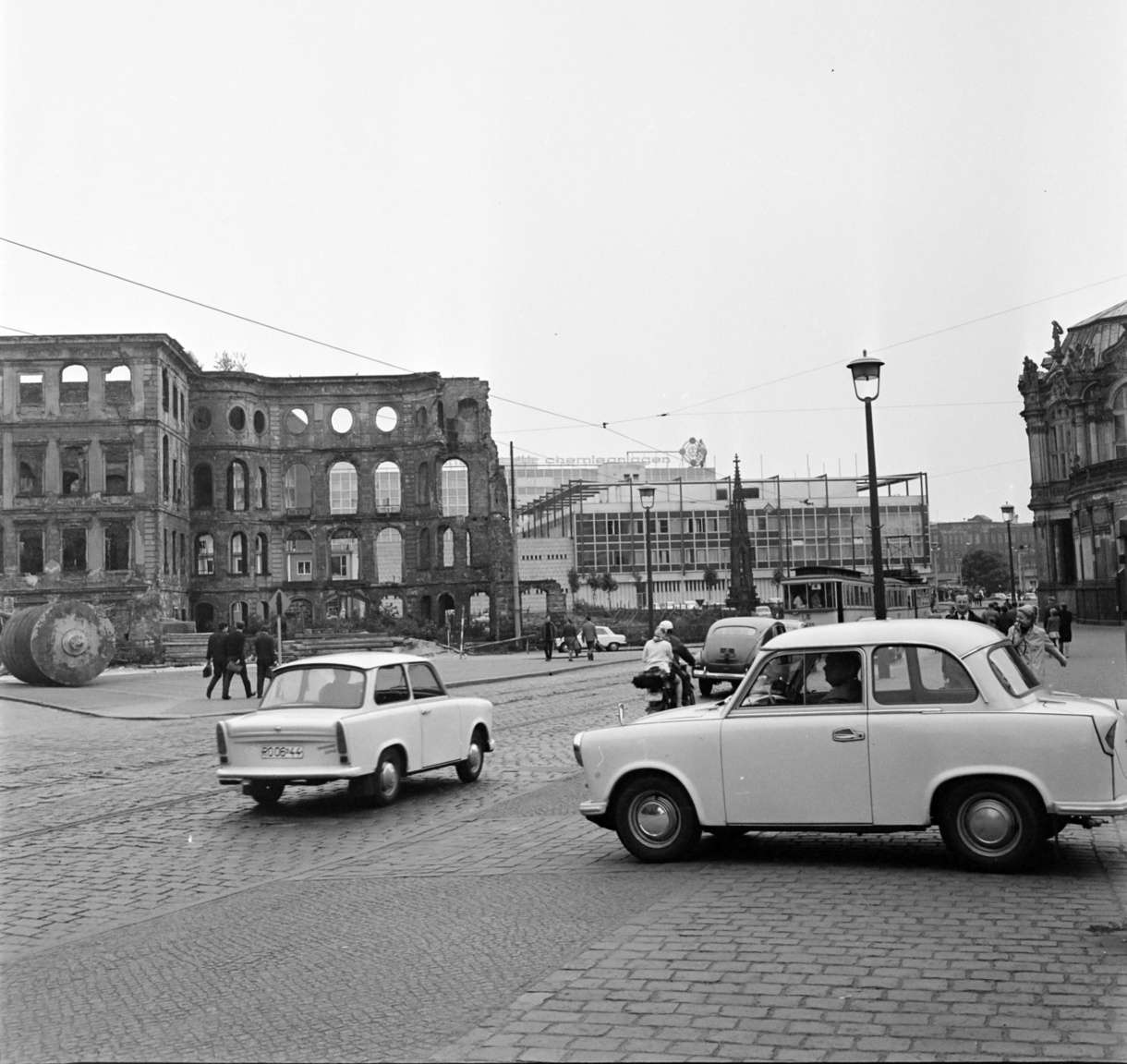 The state of the GDR during the sixties could not be better be expressed in a single picture: the scars of war are still in the background, but two generations of Trabants are already smoking up the streets. You can see an early model on the left, but the one on the right is the 601 which became the car of the masses in Hungary as well. The car made by the country suffering from problems of raw material supply was already obsolete as it was being designed, but it was well-loved by many as it was cheap and easy to repair. 
                        