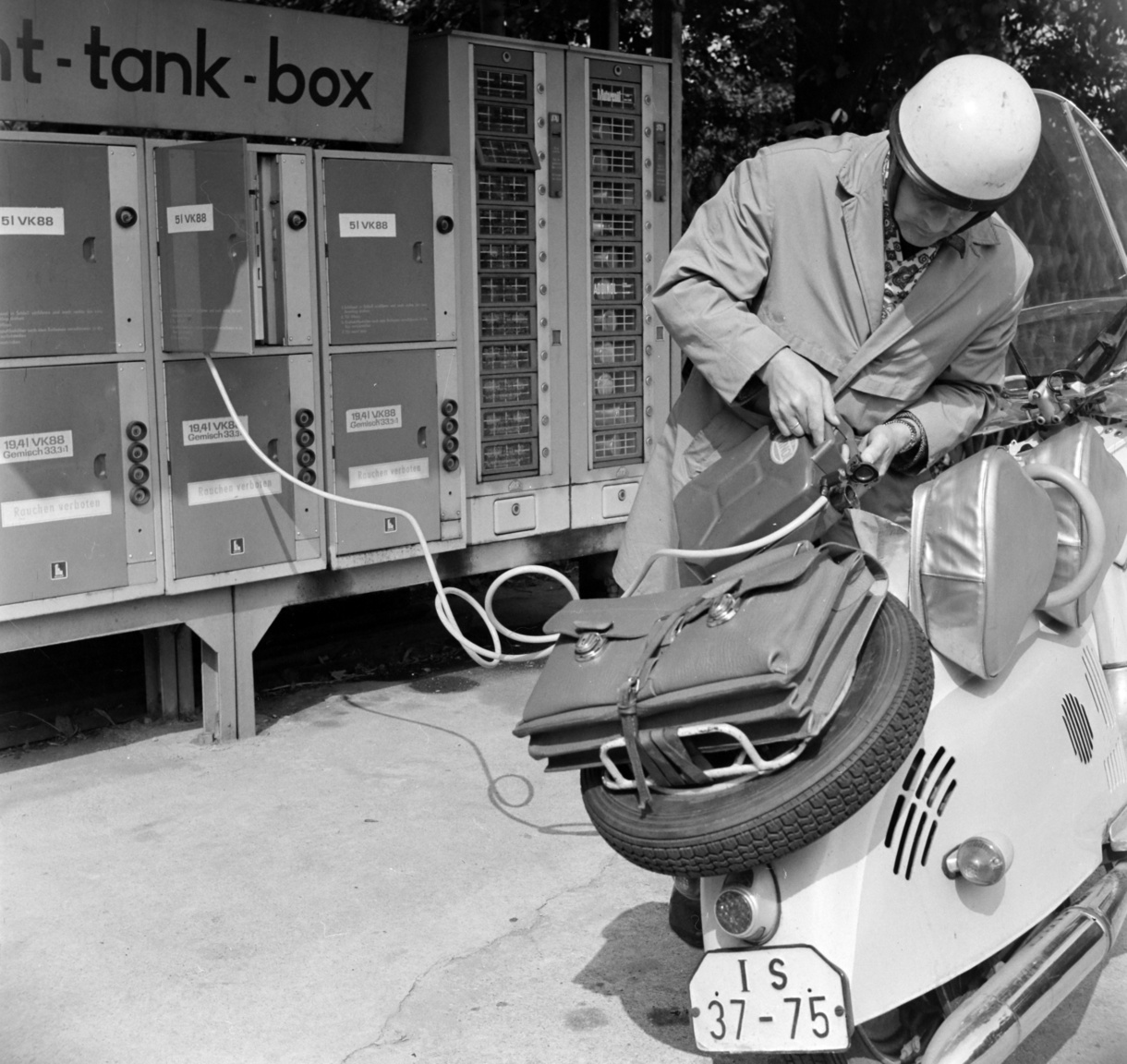 One of the brilliant inventions of the GDR was the tank-box, the self-service overnight petrol station. To use this, you had to purchase a key to a safe which enclosed a 5 litre can of gas. One key bought you five litres, two bought you ten, and so forth.