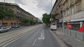 Több nőt is hasba rúgott egy zavart férfi Budapesten