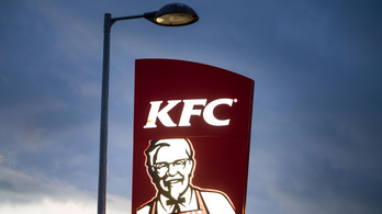 A KFC tagadja, hogy szerelmi szál kavarna be a tatabányai éttermük működésébe