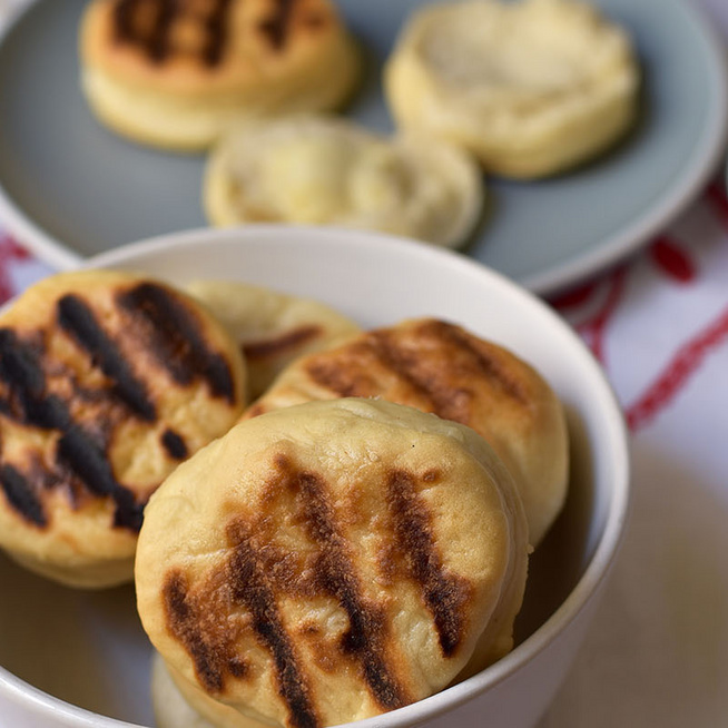 A muffin, ami valójában zsemle - Így készül az angolok reggeli péksütije