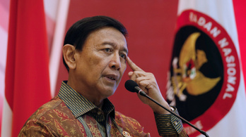 Megkéselték az indonéz belbiztonsági minisztert