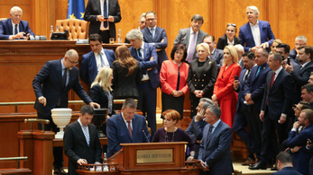 Megbuktatták a román kormányt, átment a bizalmatlansági indítvány
