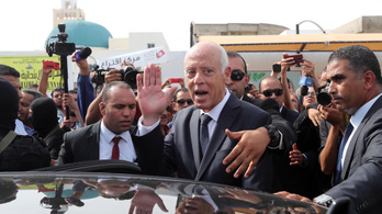 Elsöprő győzelmet aratott Szaíd jogászprofesszor a tunéziai elnökválasztáson