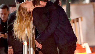 Liam Hemsworth új barátnőjével ölelkezett New York belvárosában