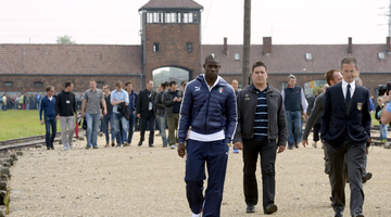 Balotelli, Sneijder találkozott Auschwitzban