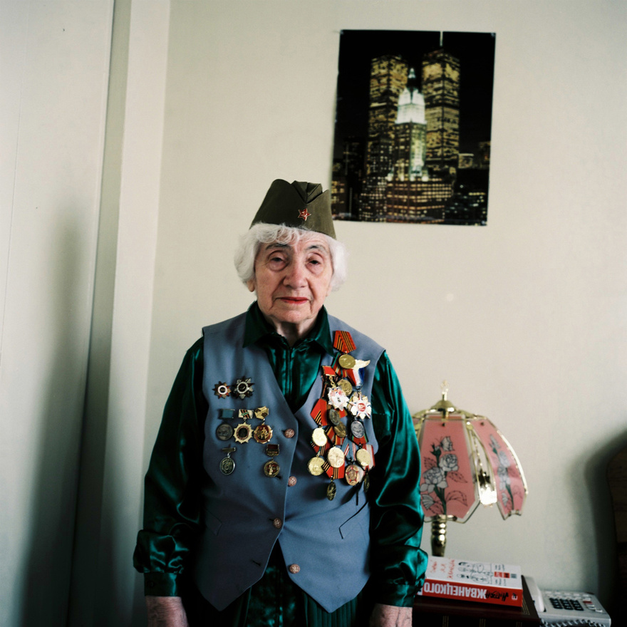 Blina Shifrova - Második világháborús veterán Az 'Elvtársak' sorozatból 2010. Szász Lilla A Ludwig Múzeum ACAX irodájának támogatásáva