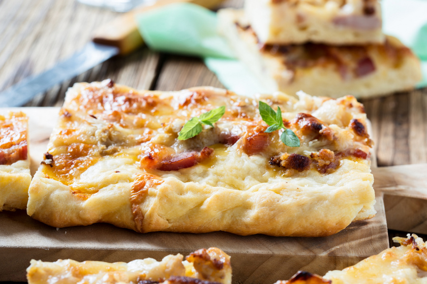 Karfiolos, baconös lepénykenyér sok sajttal: egyszerűbb, mint a pizza