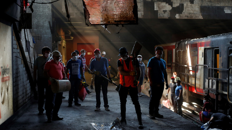 12 forinttal kezdődött: halálos gyújtogatások és szükségállapot Chilében