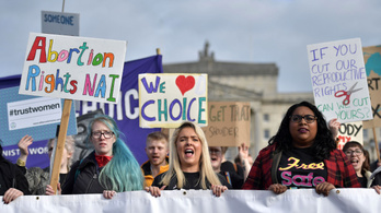 Legálissá vált a terhességmegszakítás Észak-Írországban