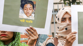 Halálra ítéltek 16 bangladesit, amiért felgyújtottak egy diáklányt