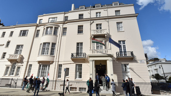 Agresszív londoni ügyvédi irodával gyakorol nyomást a külföldi lapokra a magyar nagykövetség