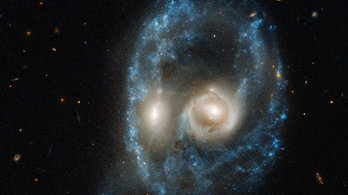 Galaktikus arcot fotózott a Hubble