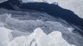Megindult az Antarktiszról leszakadt gigantikus jégtömb