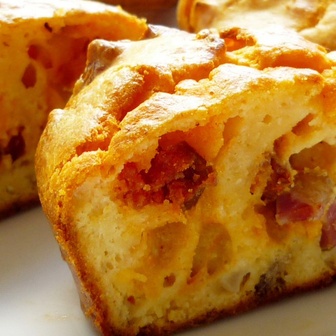 Laktató és omlós tészta reggelire - Kolbászos-sajtos muffin