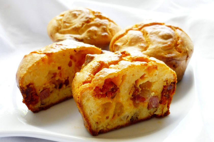 kolbászos sajtos muffin recept