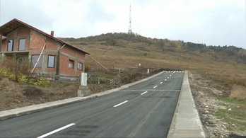 32 millió forintból épült 200 méter semmibe vezető út Romániában