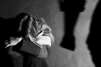 Meddig tűrik a bántalmazást a magyar nők, mielőtt segítséget kérnek? Elkeserítőek az adatok