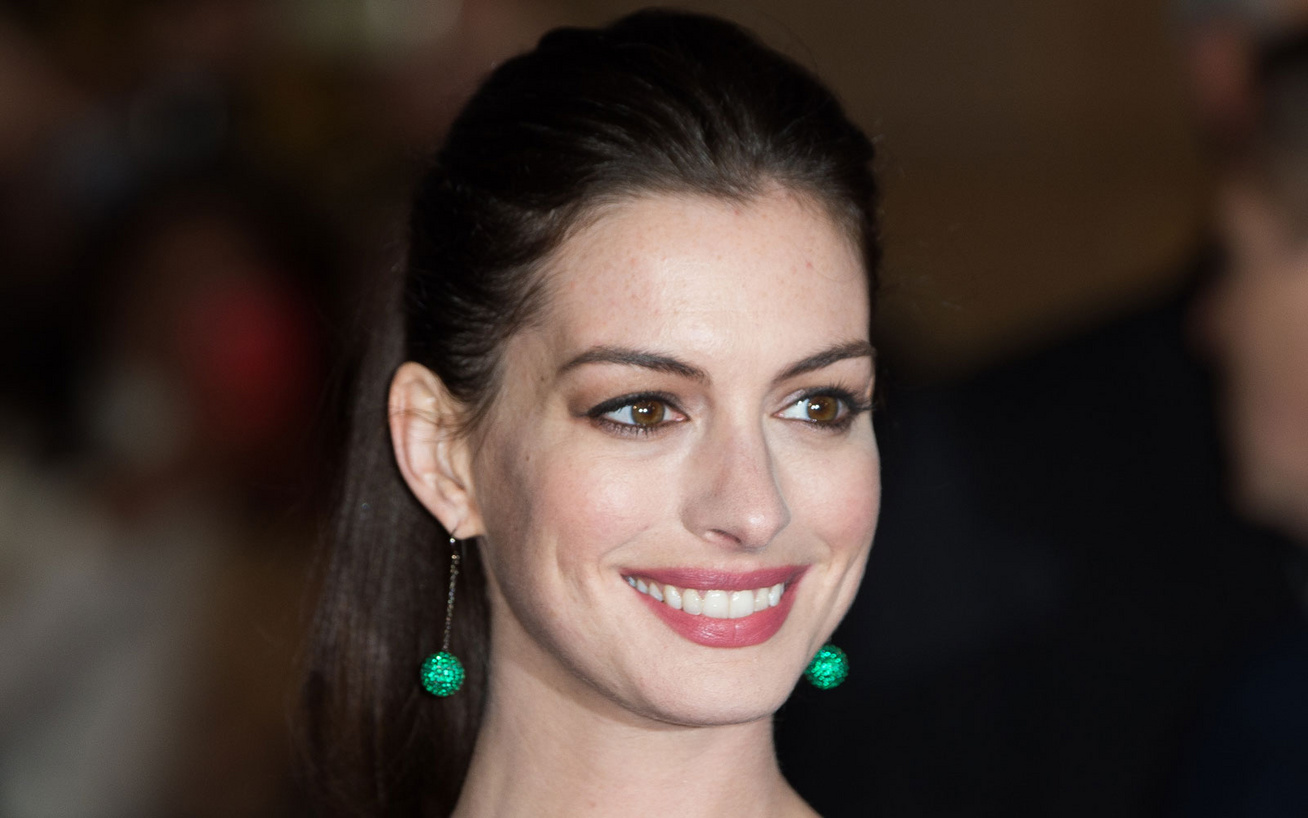 anne-hathaway-cover