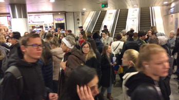 Üvöltve terelték vissza az embereket a metróba a Batthyány téren