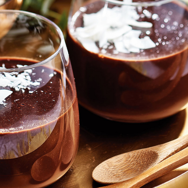 Vegán csokoládépuding selymes kókusztejjel: minimális hozzáadott cukorral készül