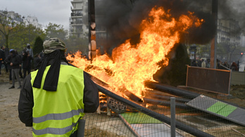 Megint sárga mellényesek tüntettek Párizsban