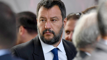 Enyhíthetik Salvini menekülteket szívató intézkedéseit