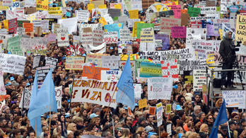 Húszezer pedagógus tüntetett a rossz fizetések miatt Zágrábban