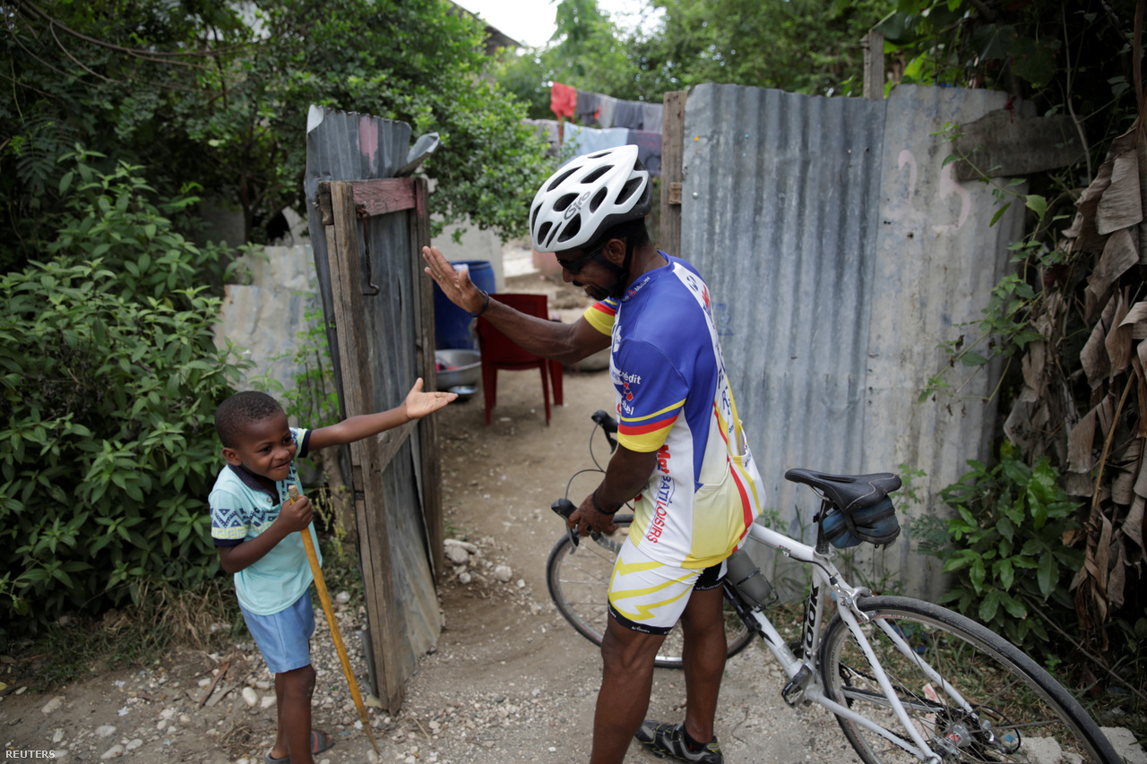 A haiti biciklisták eddig a karibi és pánamerikai bajnokságokon nem szerepeltek túl jól, akkora hátrányba kerültek a legjobbakal szemben, hogy be sem fejezhették ezeket a versenyeket. Dejannal viszont előreléptek, a november eleji karibi bajnokságon már többen célba is értek, ami a saját szintjükön elég nagy siker.