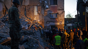 Tovább nőtt az albániai földrengés áldozatainak száma