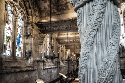 Csodálatos fejtörőt rejtettek a középkori kápolna mennyezetébe: 500 évet várt rá, hogy felfedezzék