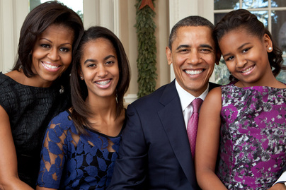 Barack Obama kisebbik lányából gyönyörű nő lett - Családi fotót posztolt az egykori first lady