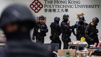 Átvizsgálja a rendőrség a hongkongi egyetem épületeit