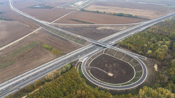 Átadták az M7-es új csomópontját, ami a Balaton északi partjára visz