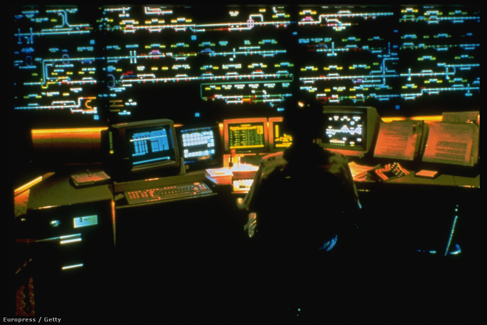 1993. Egyesült Államok, Union Pacific : számítógépes vezérlés a vasúti forgalomirányításban.