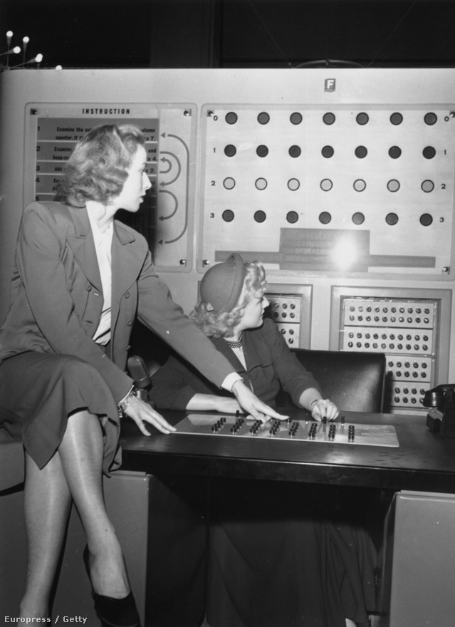 1951. június 14. Tudományos bemutató Londonban Wanda Altar és Rae Berry színésznők "Nim" nevű játékot játszanak a  Ferranti Nimrod nevű digitális számítógépen. A Nim a programozás alapjaiba bevezető játékos program volt.